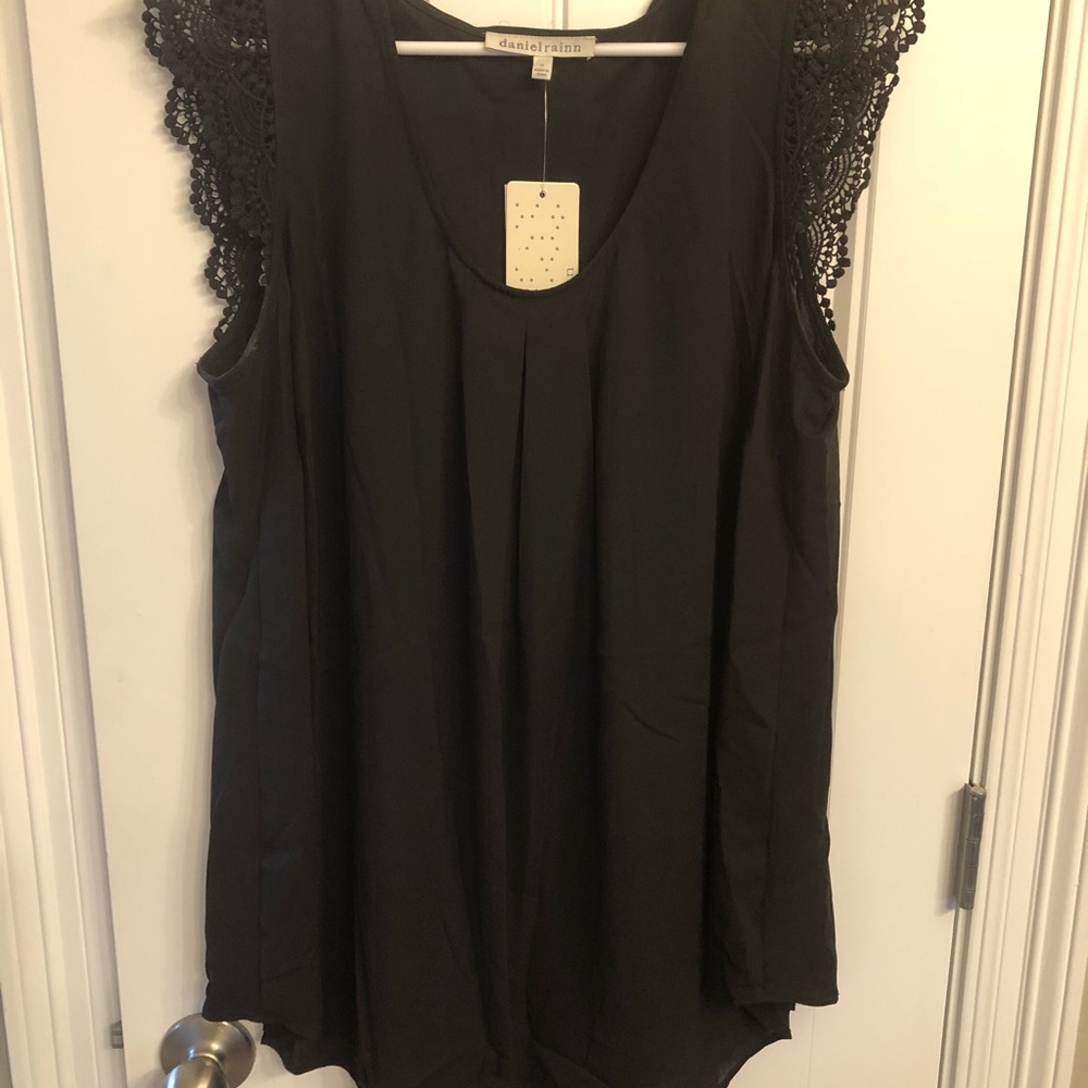 Lace cap sleeve blouse